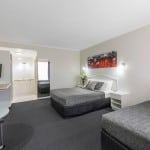 cathedral-inn-motel-bendigo-deluxe-quality-room-with-kitchen