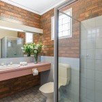 cathedral-inn-motel-bendigo-standard-queen-bathroom