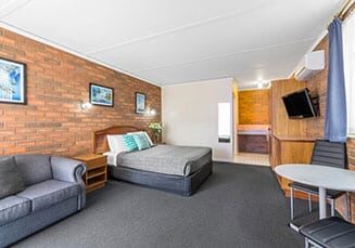cathedral-inn-motel-bendigo-standard-queen-room-1024x682-landscape