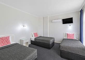 cathedral-inn-motel-bendigo-two-room-family-suite-3-single-bed-landscape
